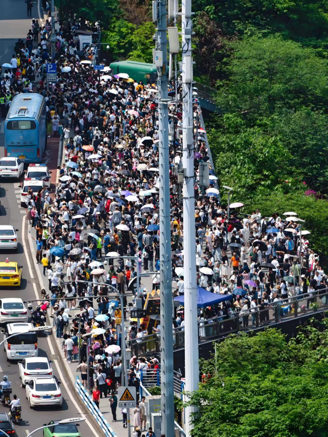 鉴正伟业独家招商代理：“世界轨道穿楼奇观”李子坝焕新提档升级！