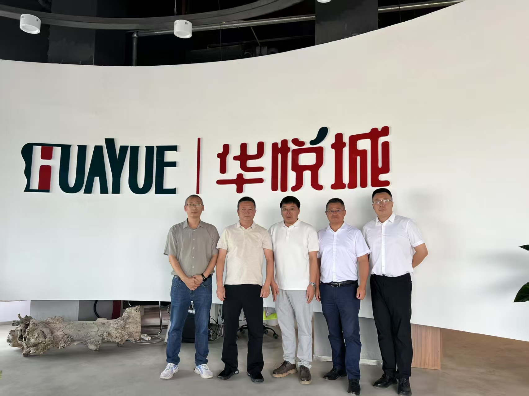 鉴正伟业入驻华悦城，以此启幕新疆文商旅大市场