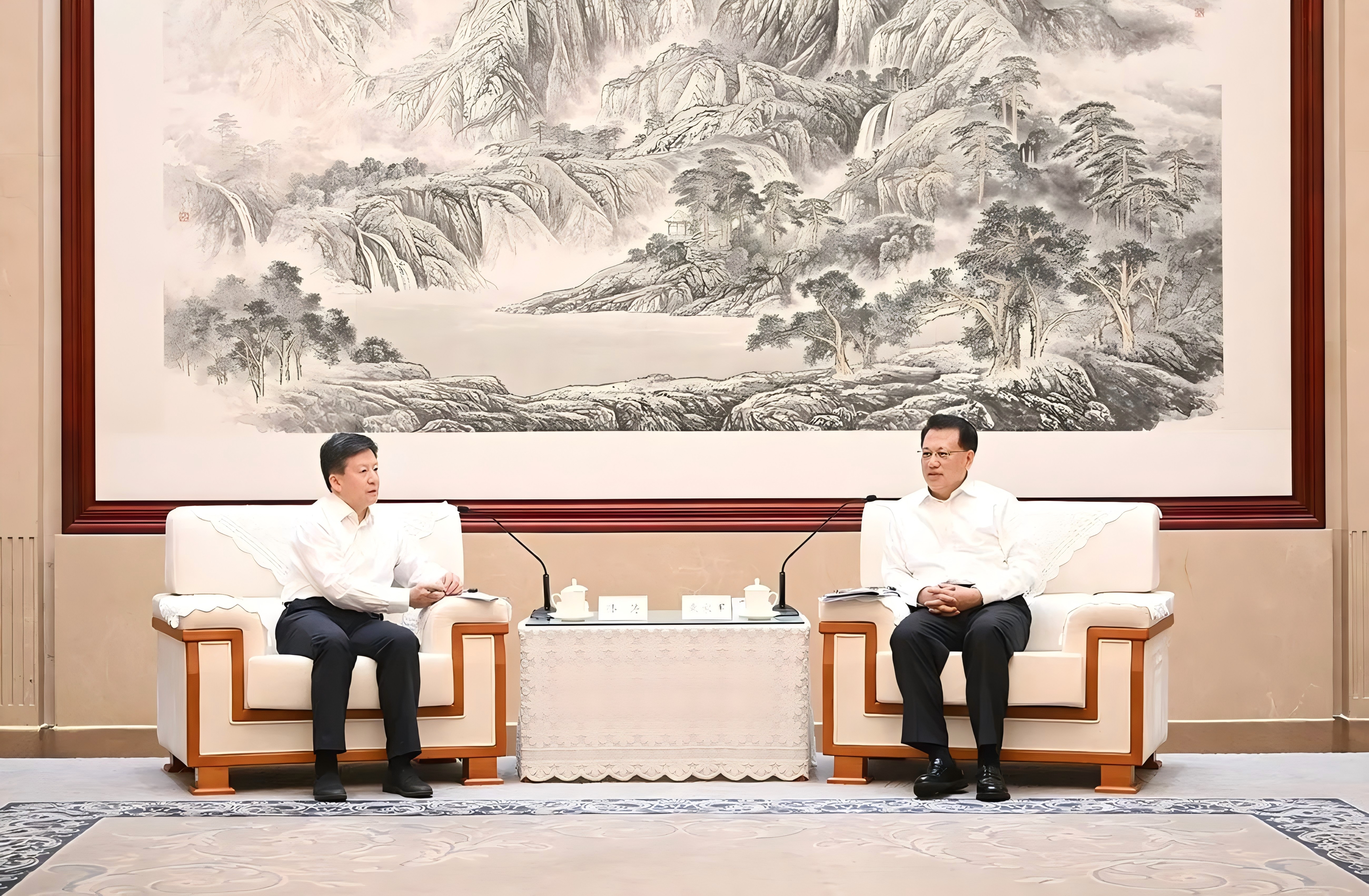 袁家军会见哈密市委书记孙涛一行