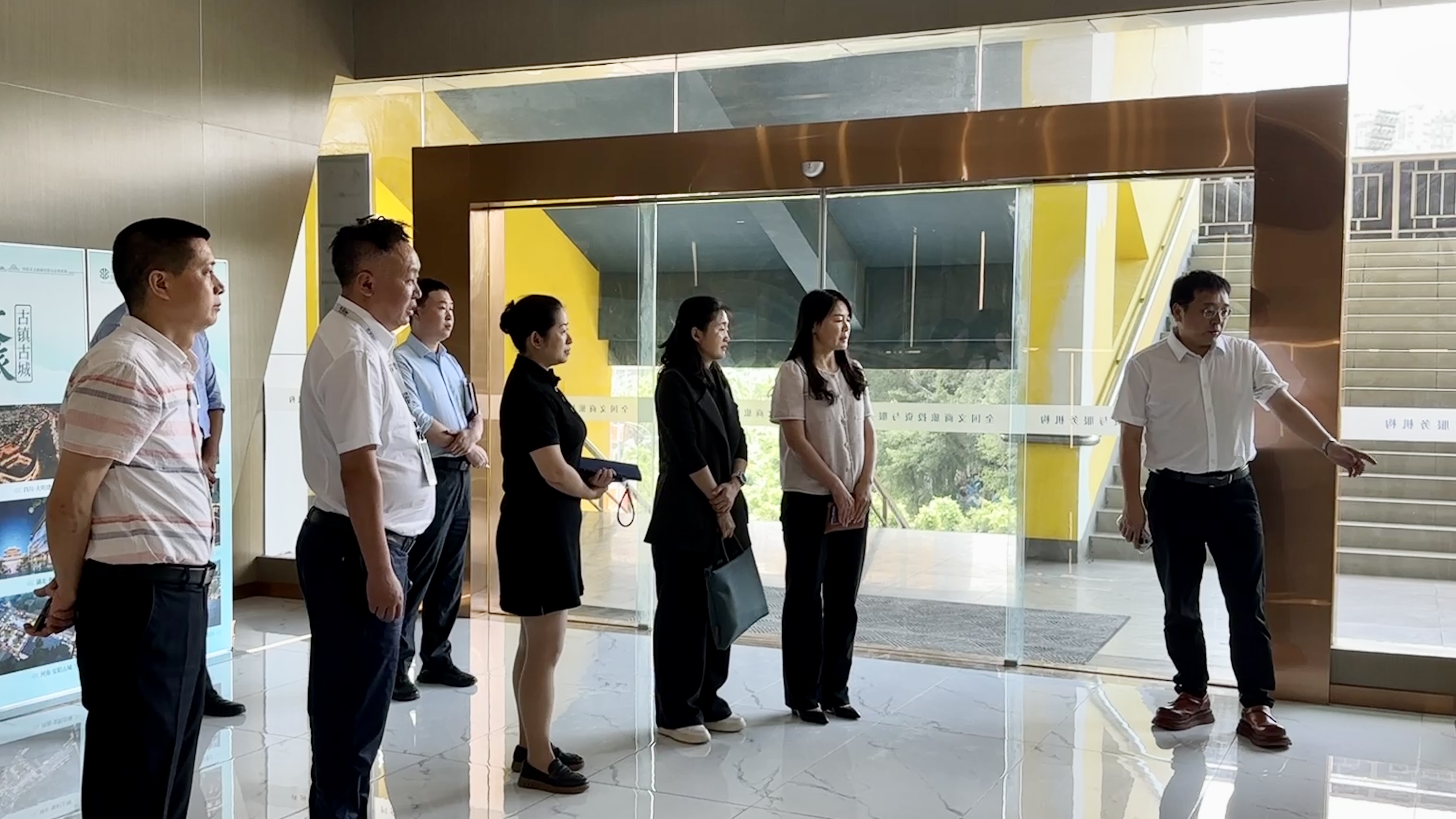 深化政企协同 | 重庆市九龙坡区文旅委到访鉴正伟业考察交流
